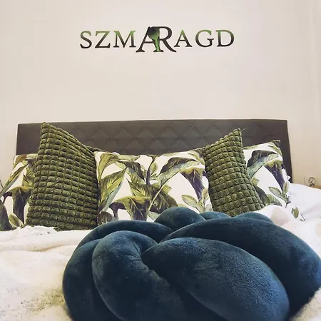 Szmaragd アパート